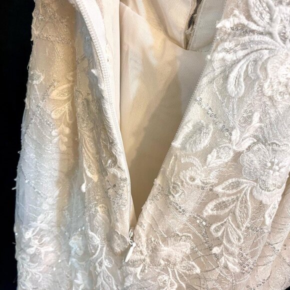 Chic Floral Lace Gown - Picture 7 of 17